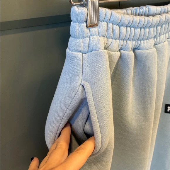 PrettyLittleThing Badge Detailed Strait leg Sweatpants- light blue - Picture 5 of 8